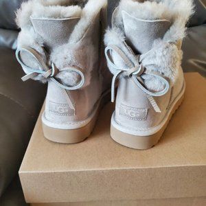 UGG Women's CLASSIC DOUBLE BOW MINI